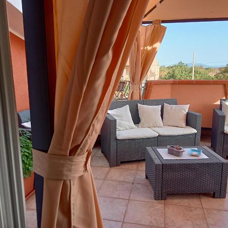 Casa Vacanza Le 2 Isole Suni Exterior photo