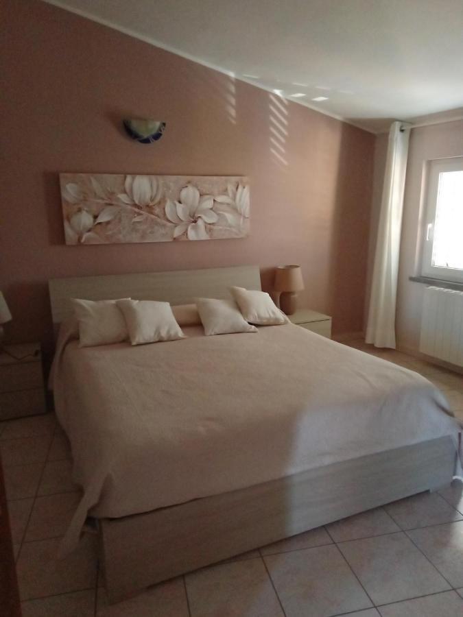Casa Vacanza Le 2 Isole Suni Exterior photo
